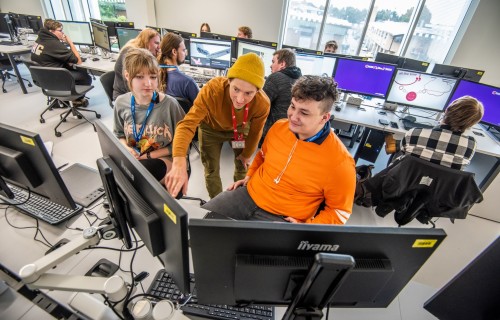 Digitech students looking at screens